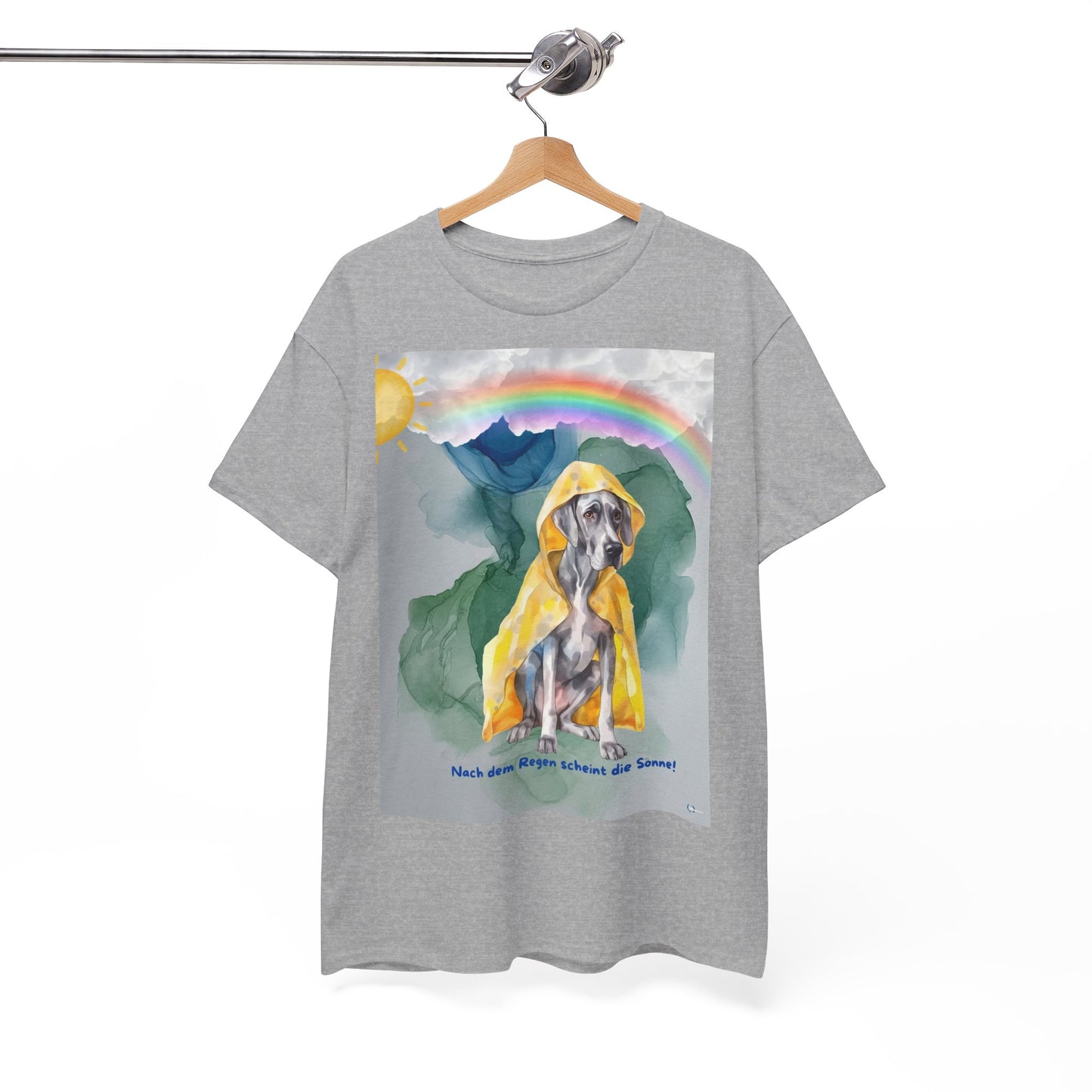 Dog in Yellow Raincoat T-Shirt | Rainbow Mountain Illustration. Nach dem Regen, scheint die Sonne!